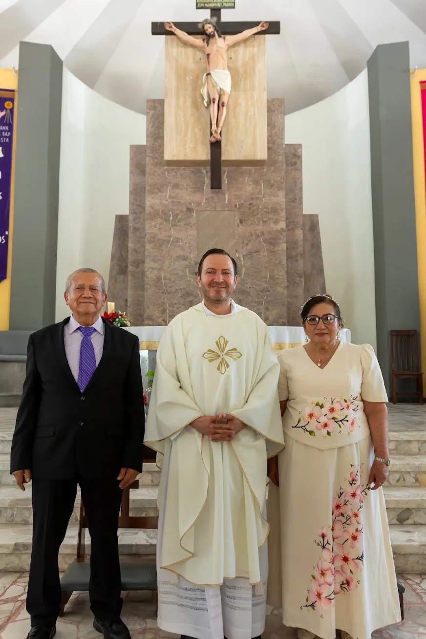 Toma de fotografía y video de las bodas de oro de Carlos y Lupe